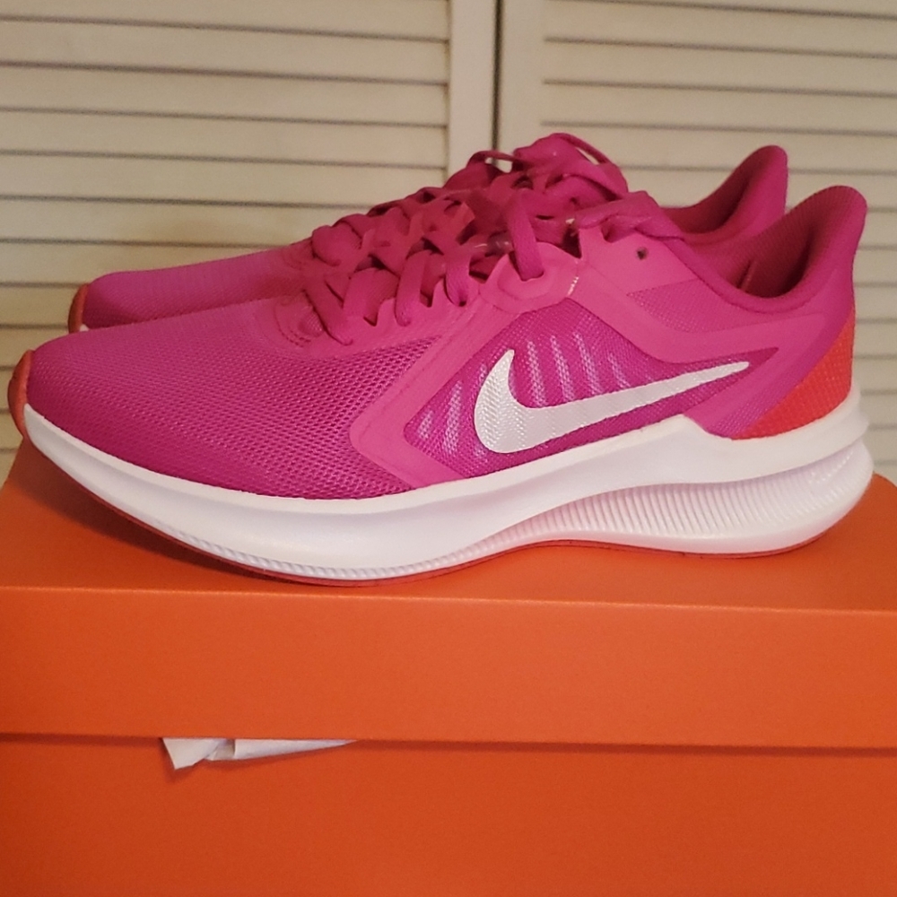 SOLD! New Nike downshifter10